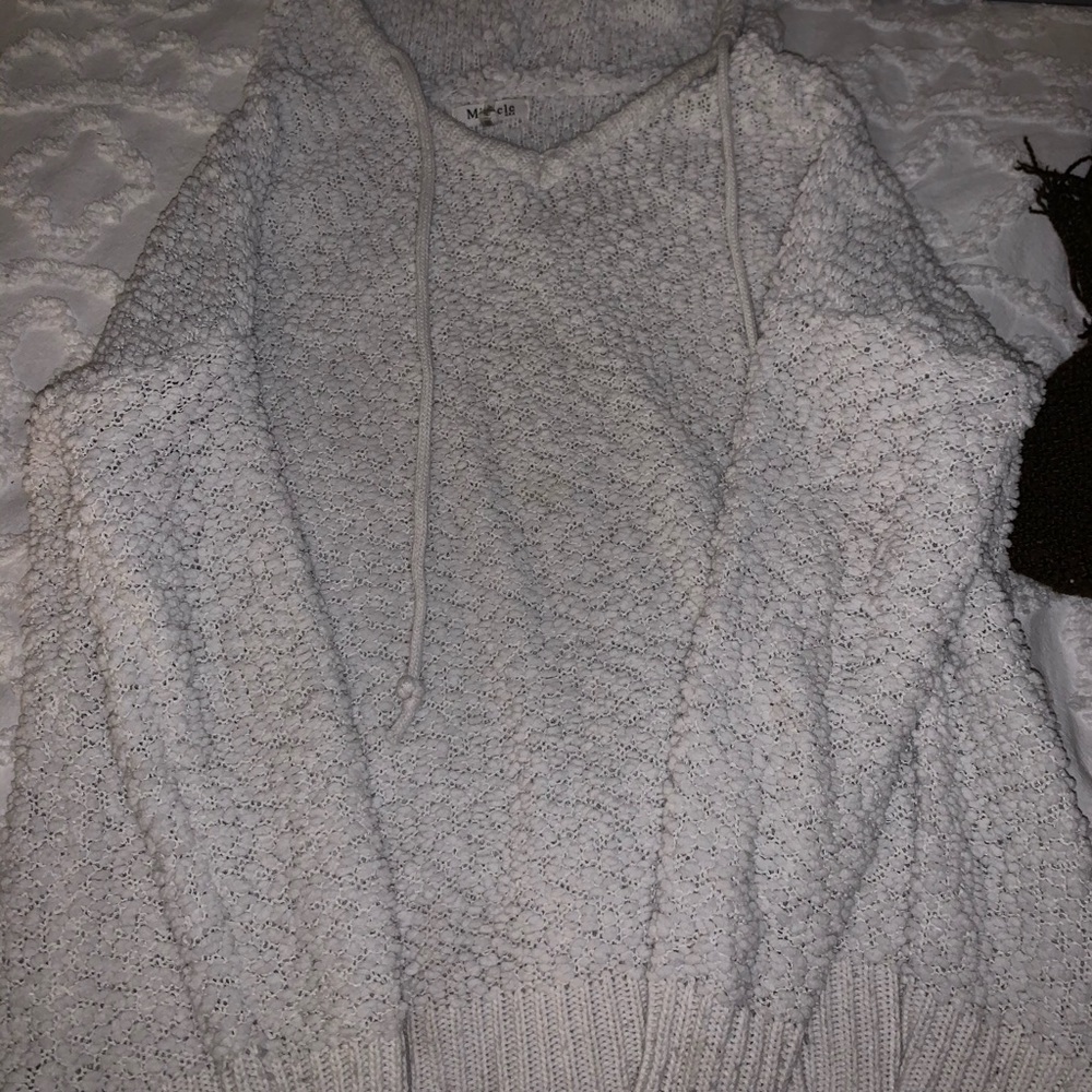 White pullover